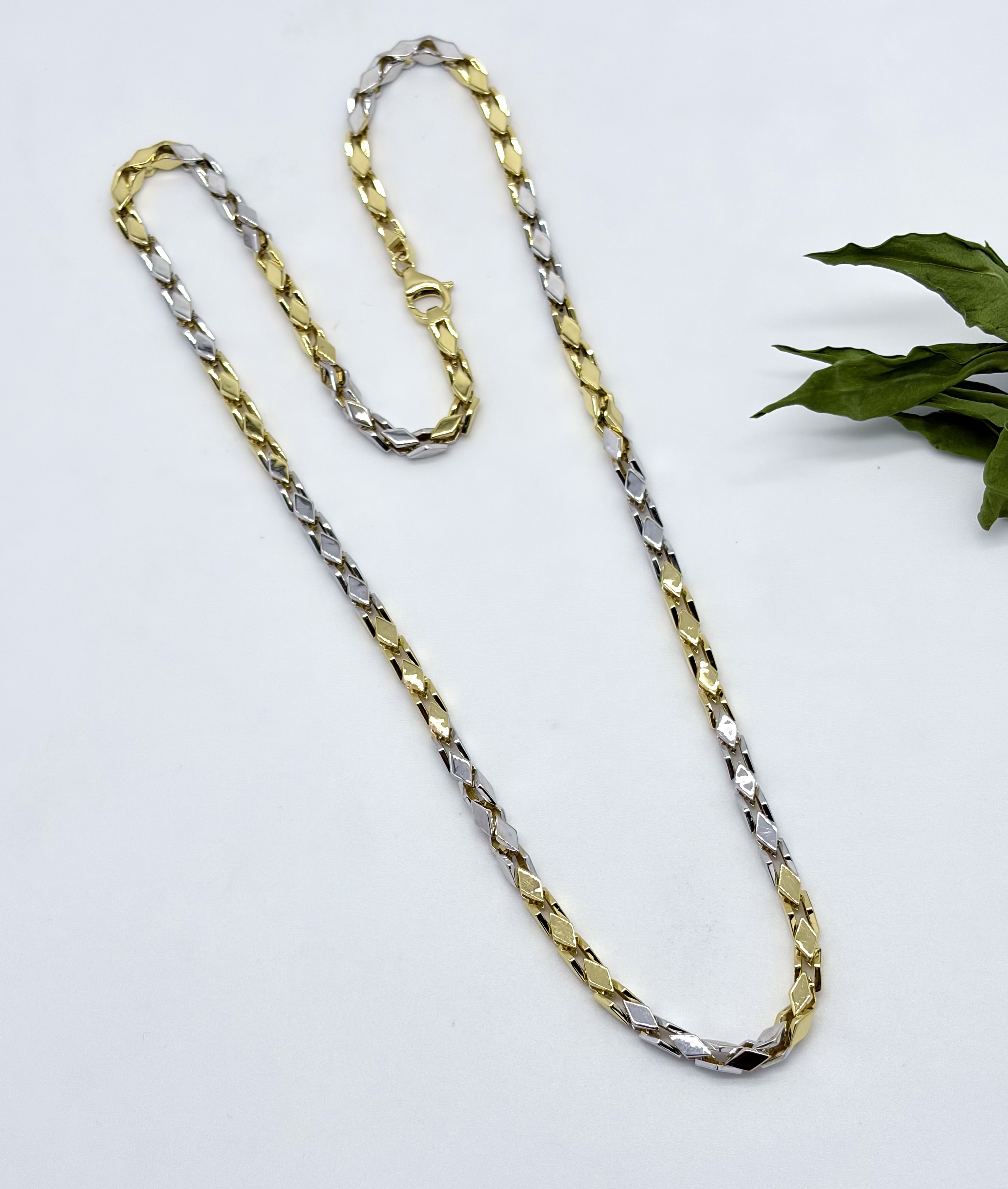 Design 17 — Italian chains